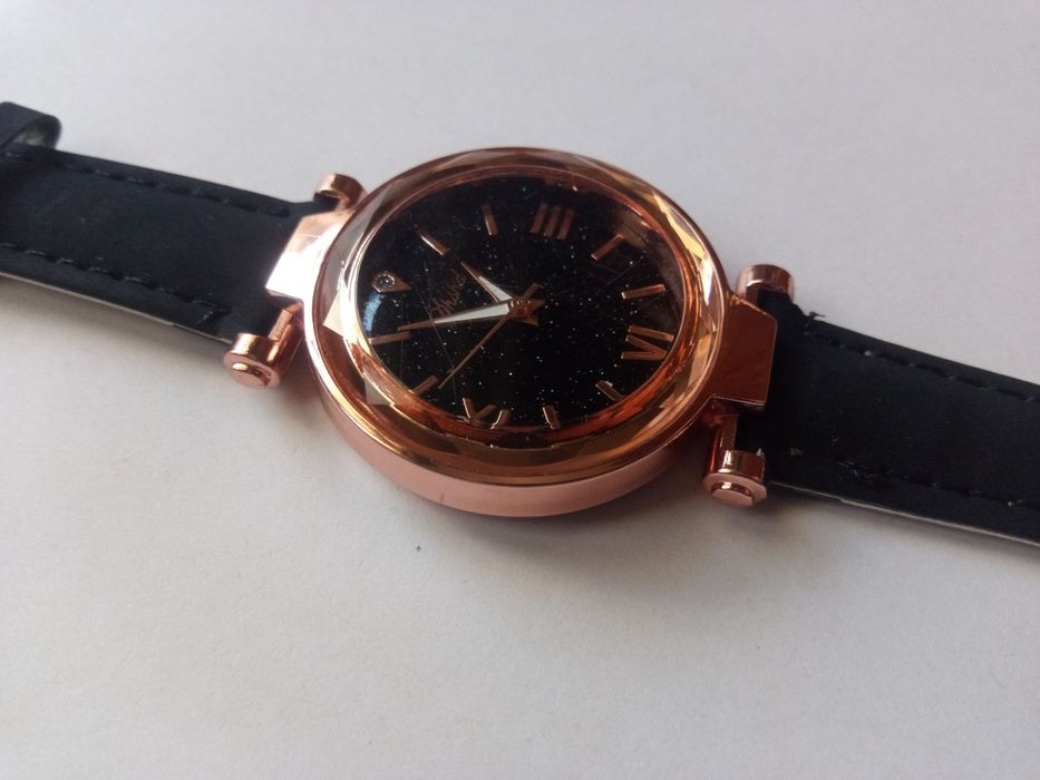 Дамски часовник - кварцов