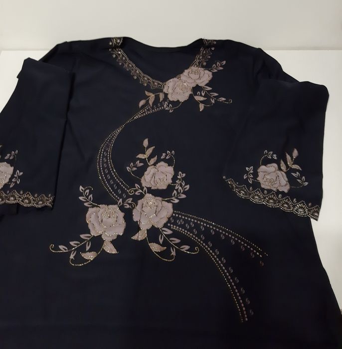 Тъмно синьо палто/яке/ и Велурено яке .Закупено от Англия цена-30лв.