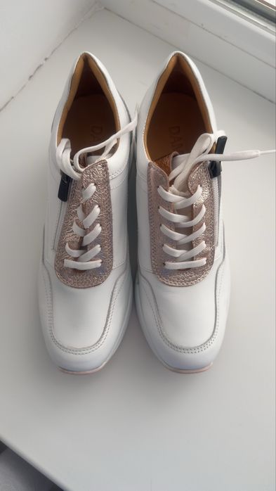 Кроссовки Damlax женские