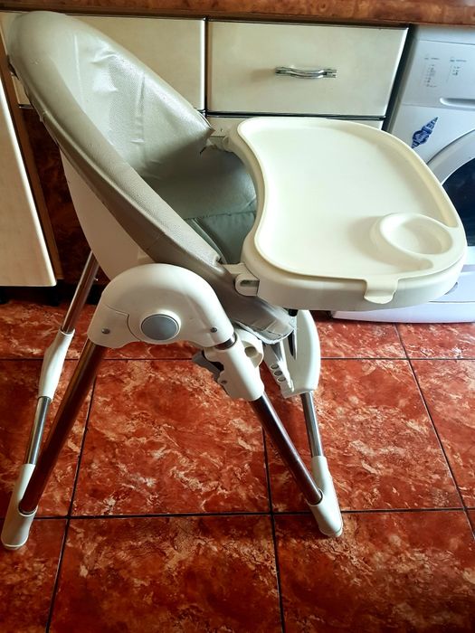 Scaun de masă pentru bebeluși