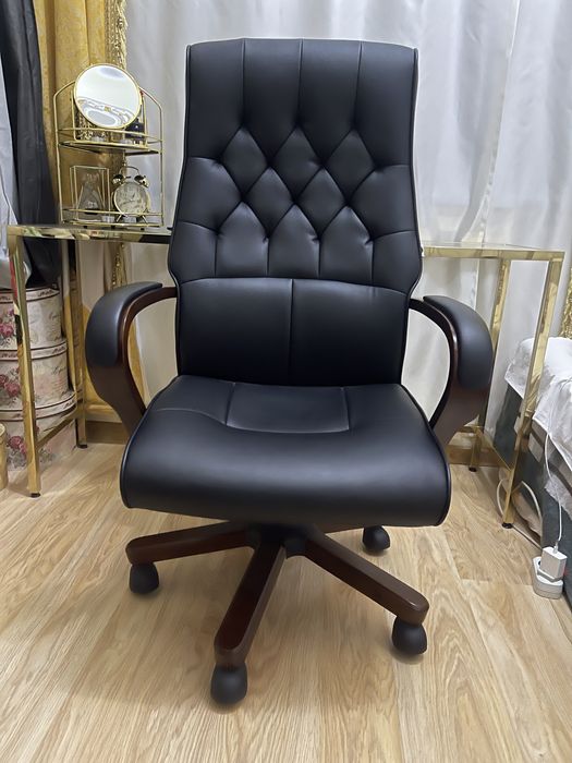 Kreslo yengide ozgina ishlatilgan