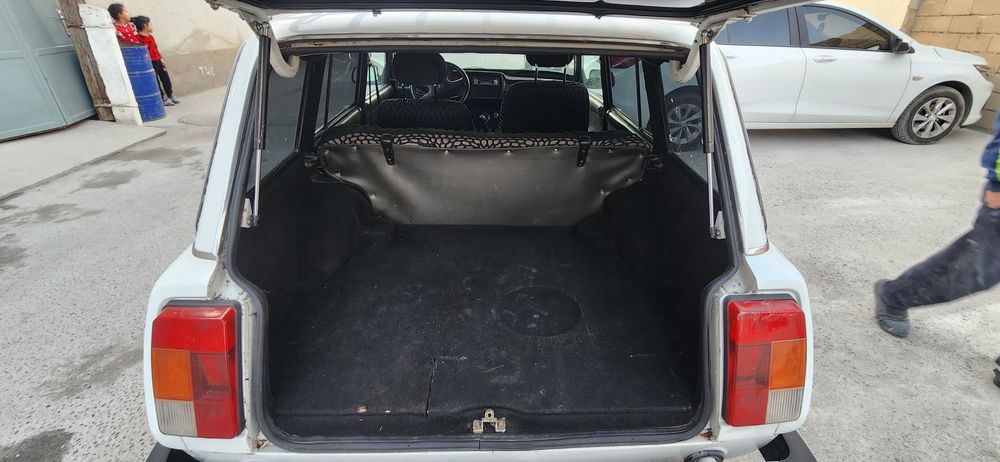 Vaz 2104 zur holada yili 1993