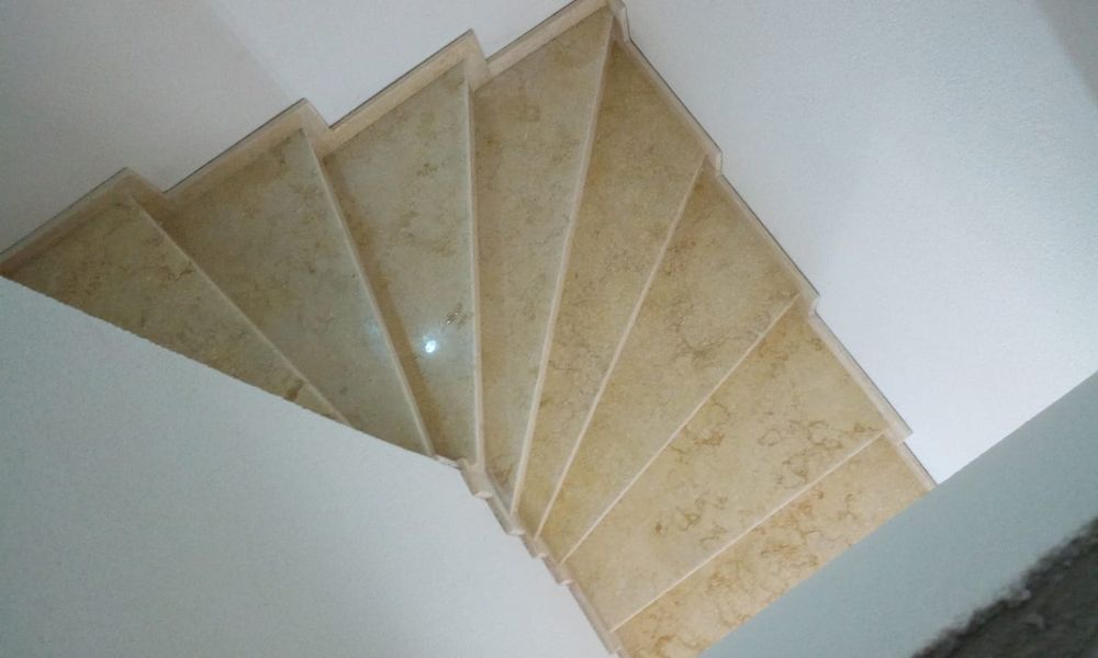 Scari (trepte si contratrepte) marmura 2 cm