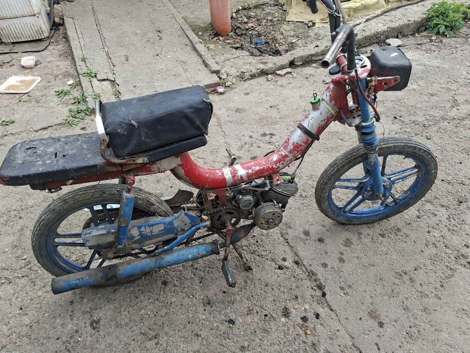 vând moped cu pedale