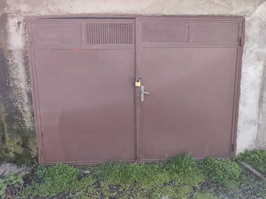 Гараж, Под наем, Икономически техникум