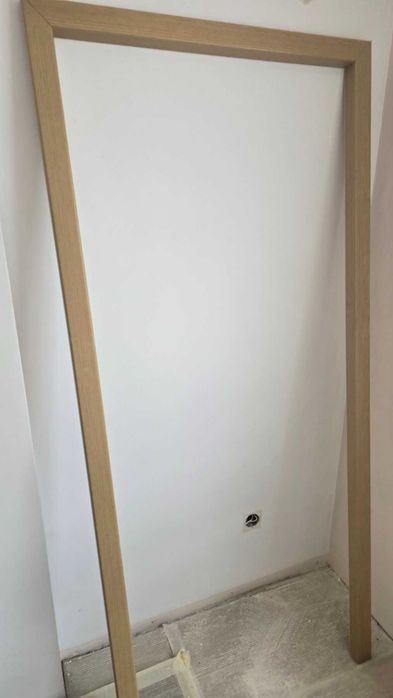 Интериорна врата SoloDoor и каса