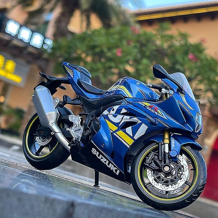 Метален мотор мотор  suzuki gsx-r1000 1:12