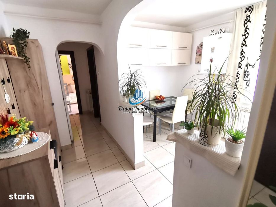 Apartament 2 camere, etaj 2, 2 balcoane, Zona Piata Centrala/Bradet