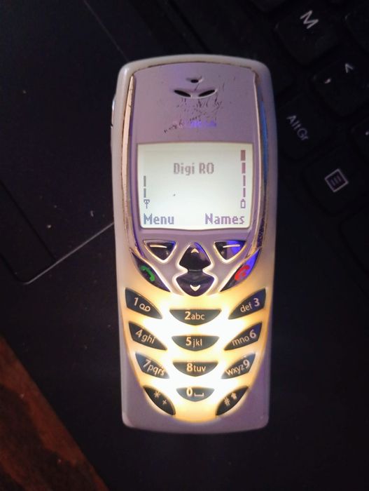 Nokia 8310 + cutie și accesorii ( decodat, baterie Nou nouță)