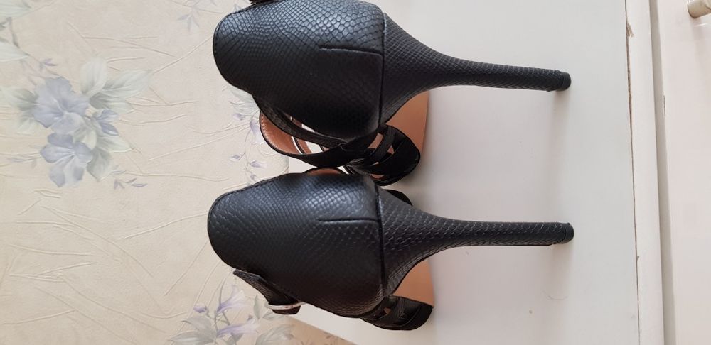 новые босоножки Н&М