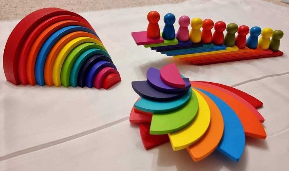 Set educativ din lemn Montessori Curcubeu din lemn 4 în 1, stare foarte bună