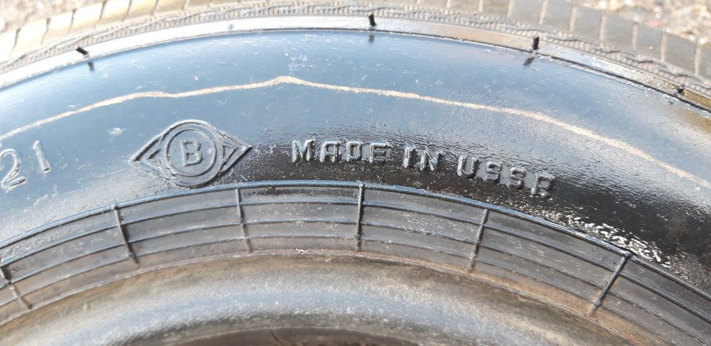 Продам две шины с камерой СССР 155/87-13.