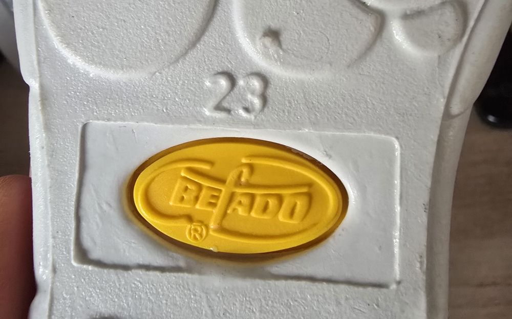 Продавам пантофки и сандалки