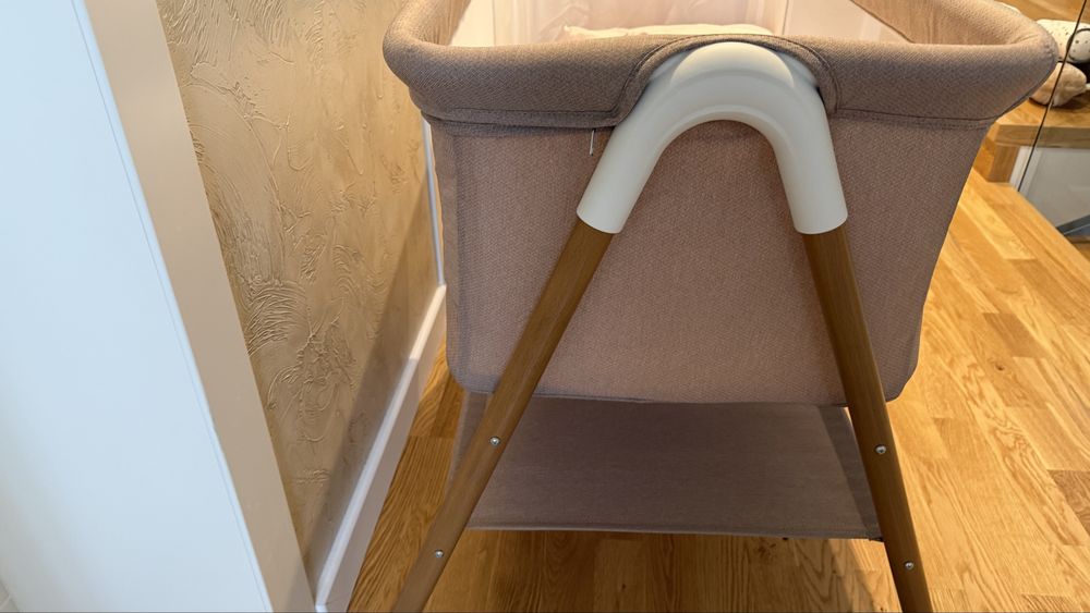 Кошче за новородено next to me