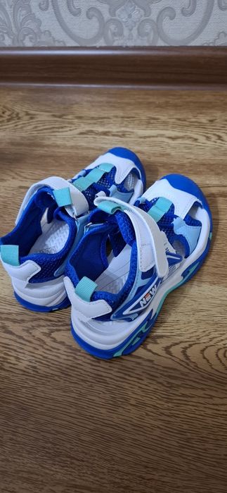 Модные удобные сандалии для мальчиков