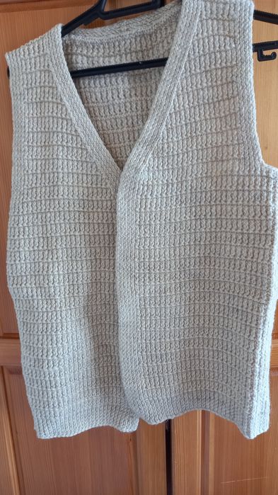 Плетени вълнени елеци.