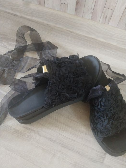 Дамски обувки тип чехли /с връзки по крака/