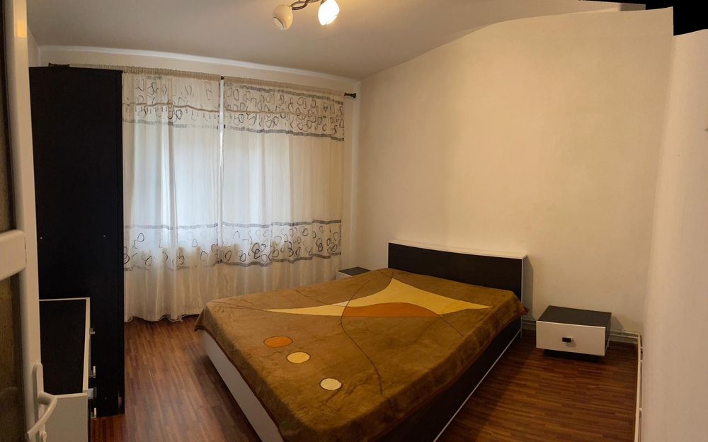 Închiriez apartament 3 camere