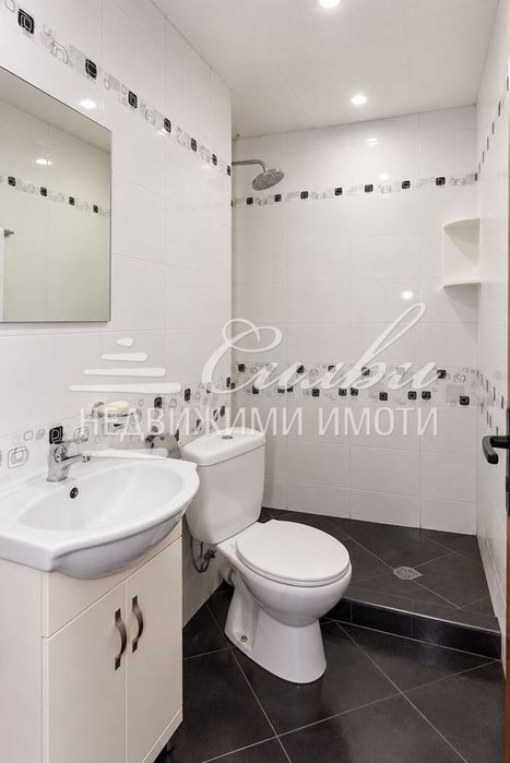 Продава се Двустаен апартамент в Шумен, Добруджански - 55 кв.м за 1982 €/кв.м - Снимка #8