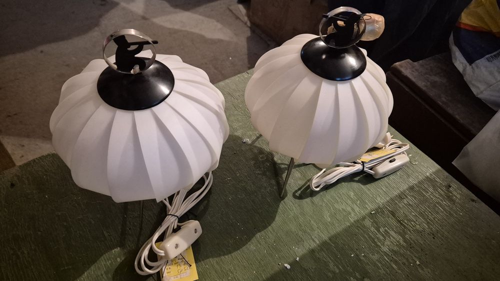 Настолни лампи за спалня