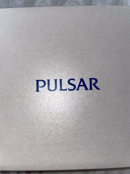 Дамски часовник Pulsar с камъни Swarovski