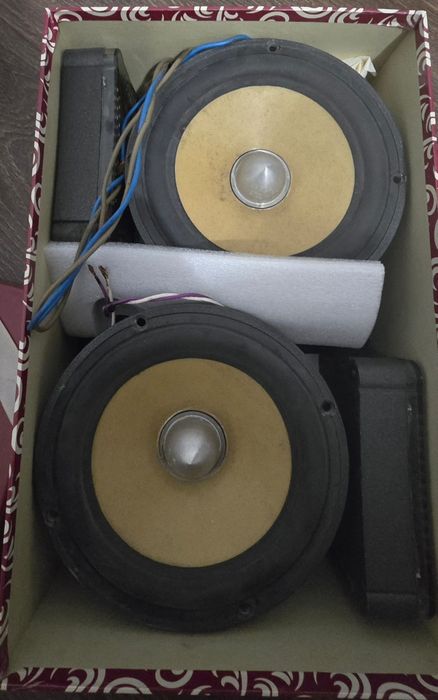 Subwoofer si statie pentru auto