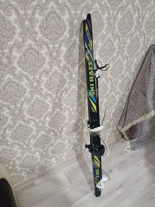 Продам лыжи на 8 -12 лет