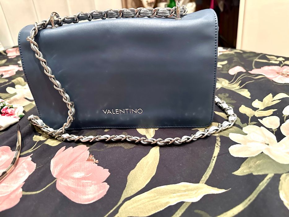 Чанта valentino е нова не носена оргинална е