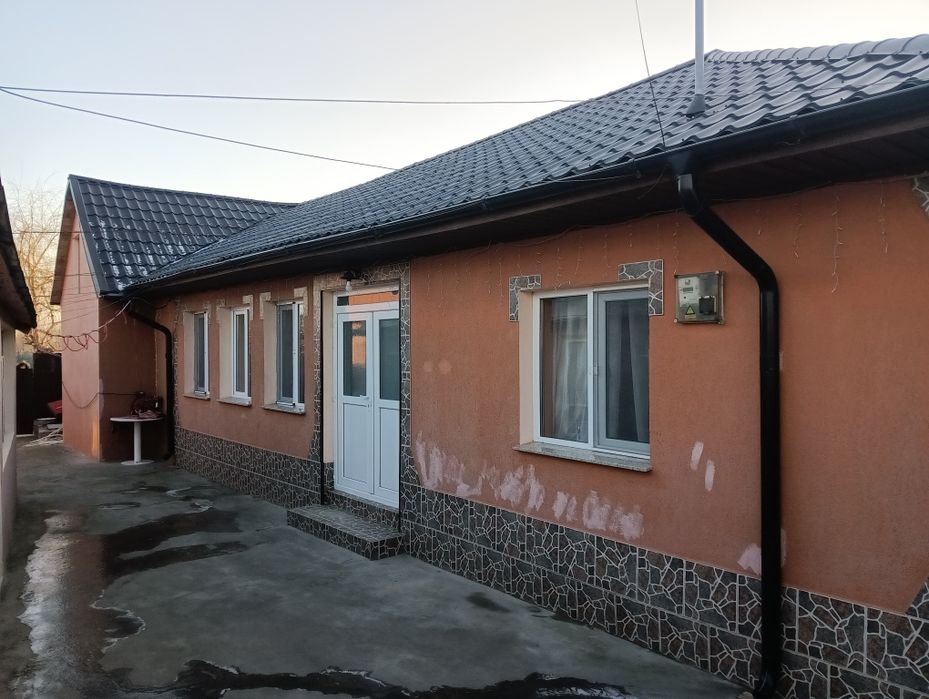 Casa de vânzare și gradina