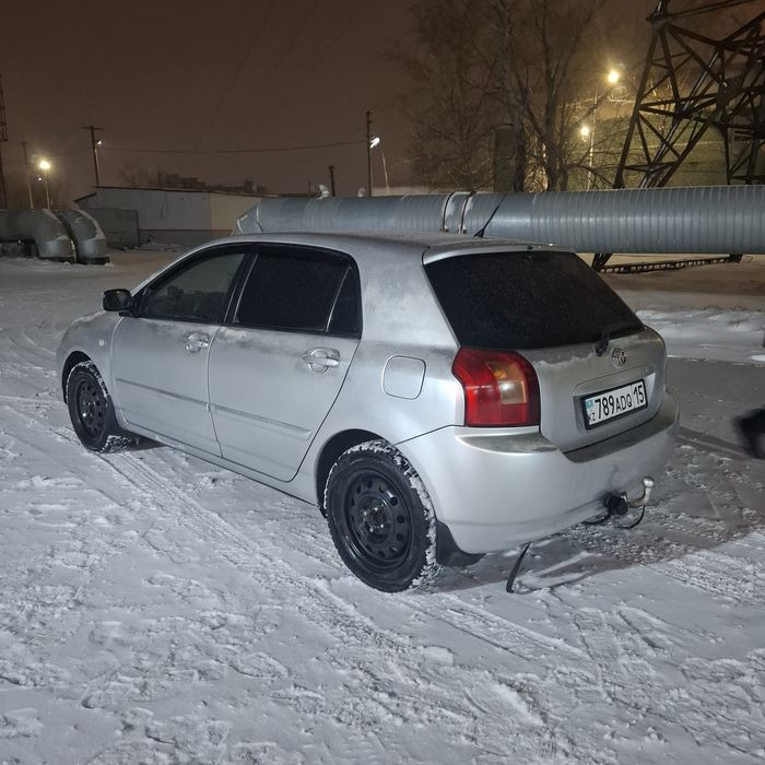 Тойота Королла е120 хэтчбек 2003год