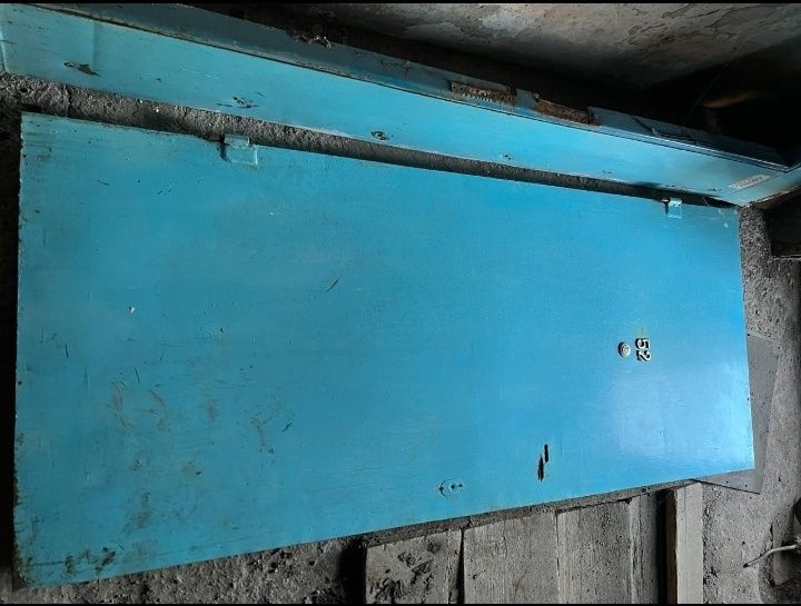 Продам металлические двери.