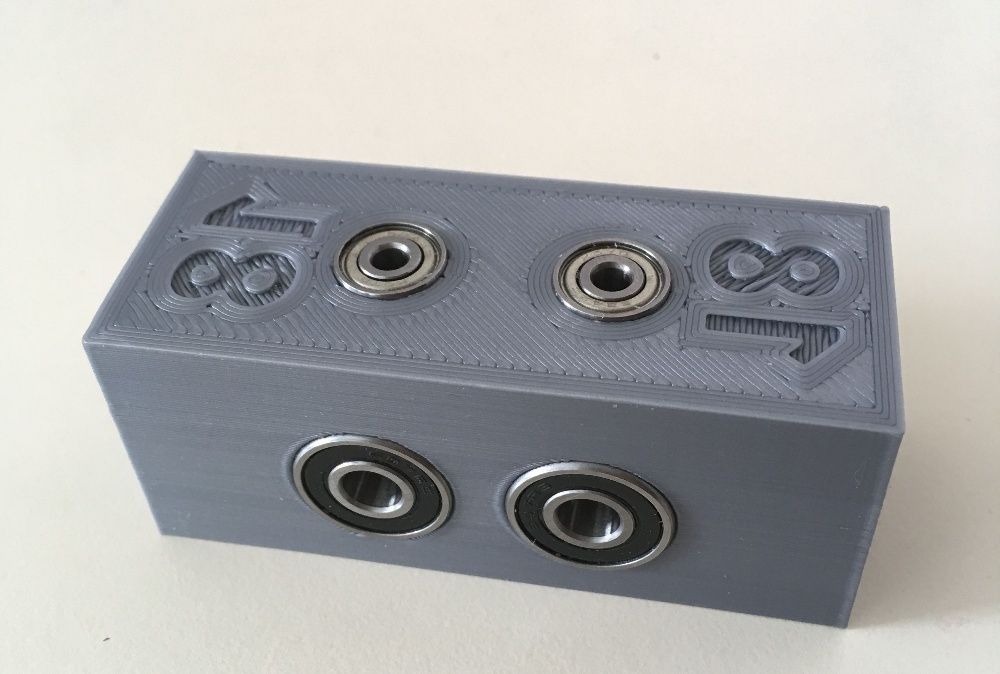 Sablon mobila din plastic dur gri forma H gauri 4 si 8mm