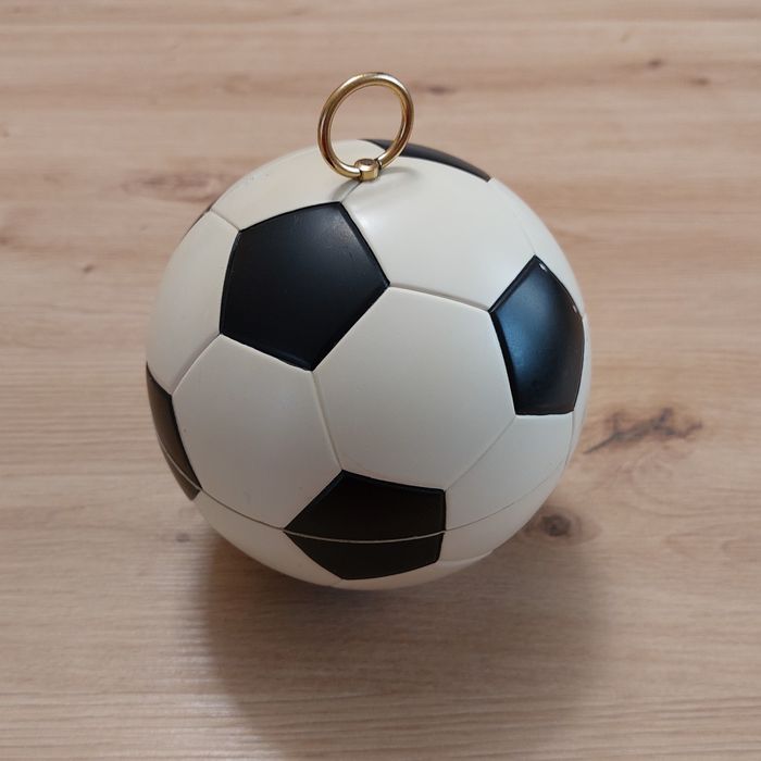 Футболна топка- декоративен диспенсър за цигари, 1970г.