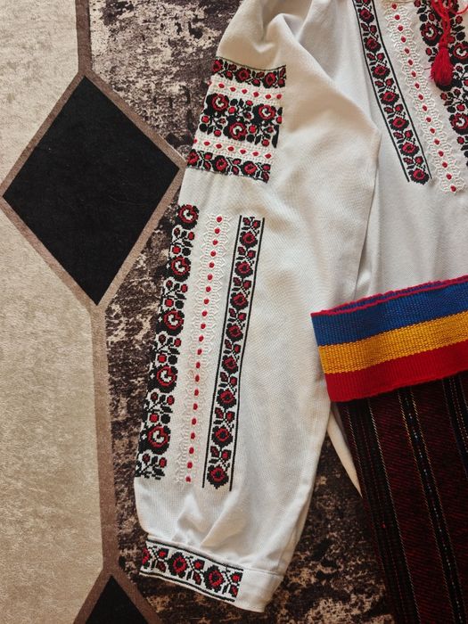 Costum popular Moldovenesc
