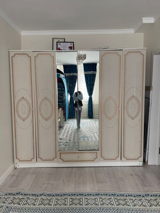 Срочно продается спальный шкаф