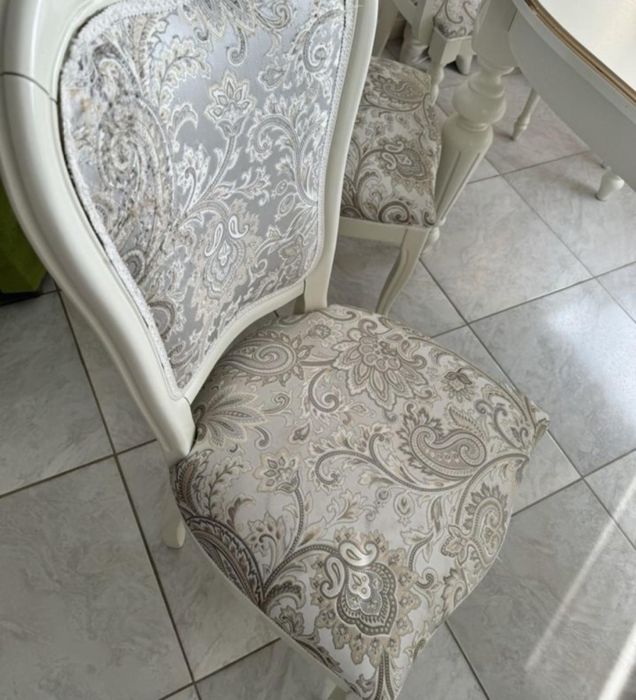 Стол и 8  стульев