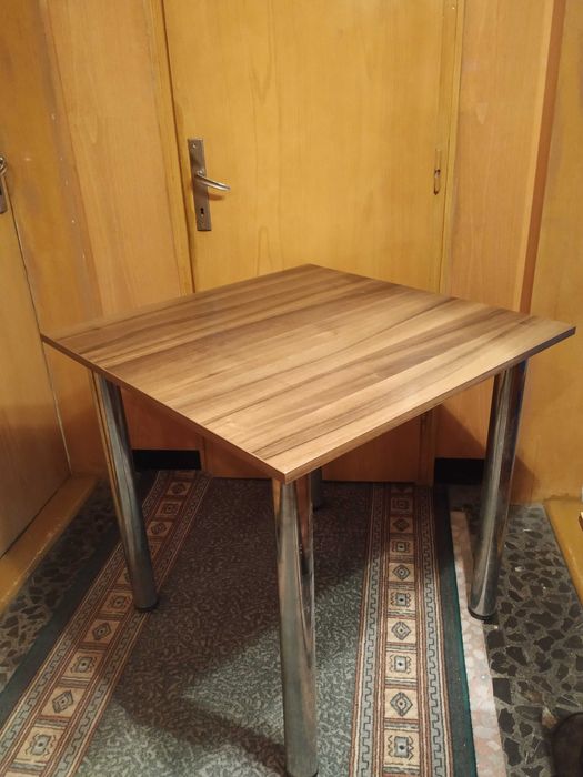 Дървени стилни масички идеални както за домашно ползване така и за бар