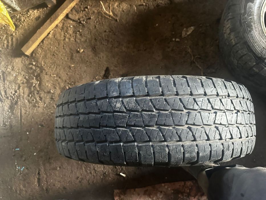 Шины все сезонка с дисками продается 235/75/15