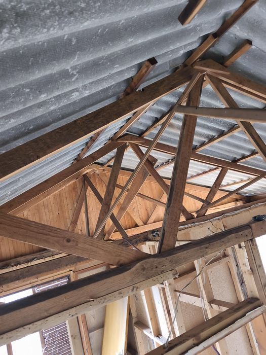 Дървена къща с интернитови плоскости