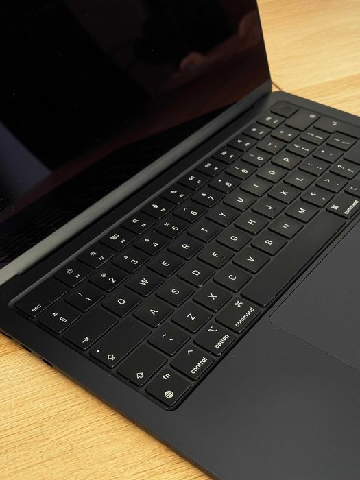 MacBook Air 13” Apple M3 (2024) | 8GB RAM | 256GB SSD | Stare excelent