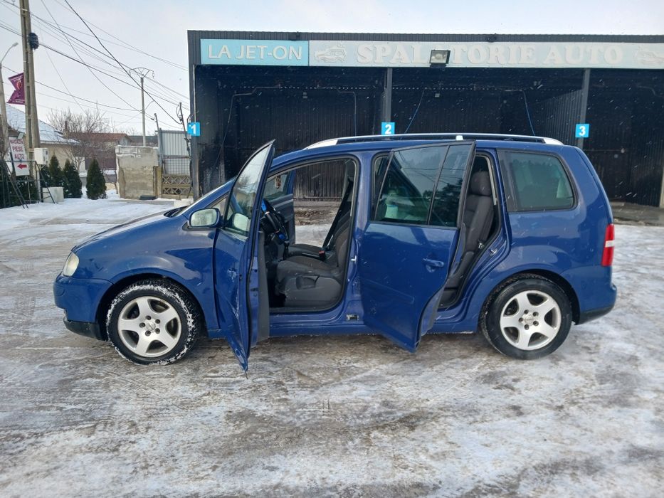 Vând Volkswagen Turan