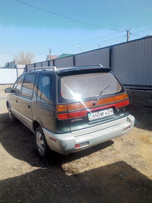 Мицубиши Чариот 1994