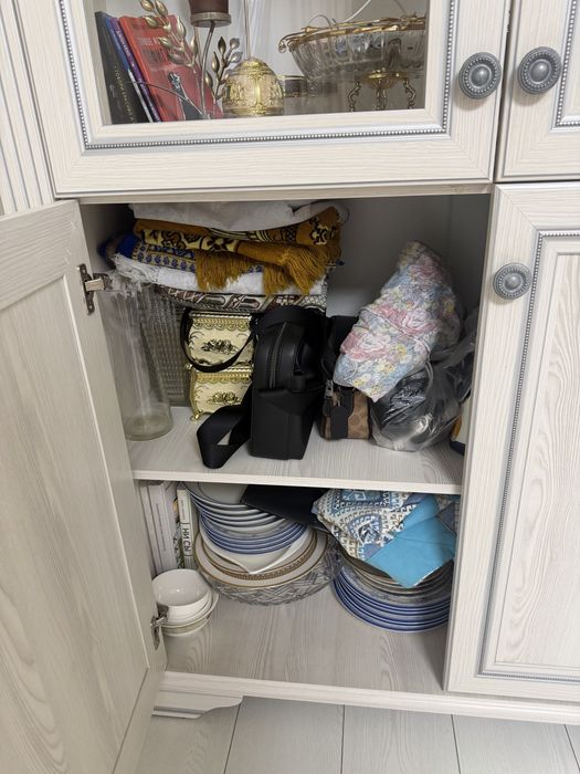 Продам сервант гербор