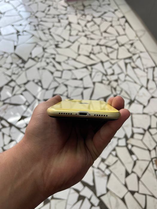 Iphone 11 yellow