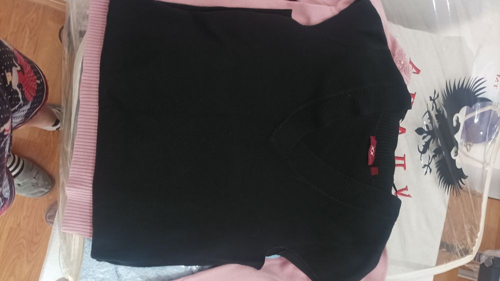 Продаются вещи на подростка водолазка, брюки, безрукавка