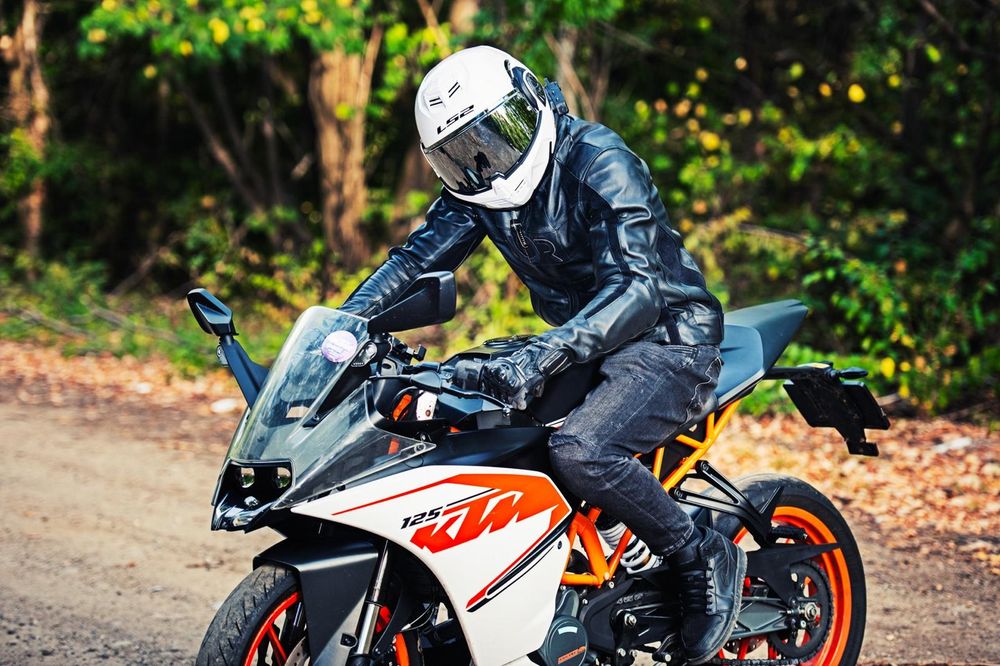 Vând motocicleta KTM rc 125