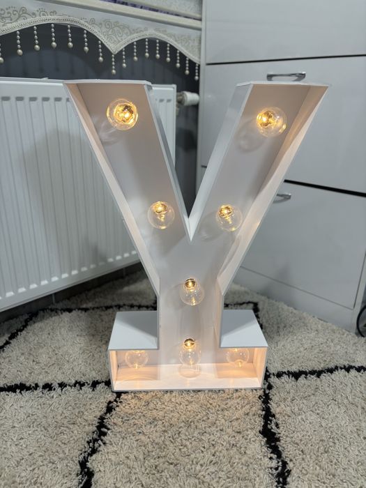 Продавам светещи букви с батерии