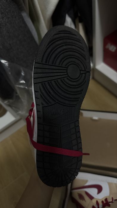 Продам air jordan 1 mid