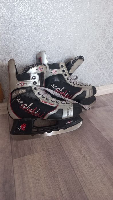 Продам коньки муж.