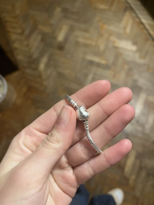 Женска гривна пандора.